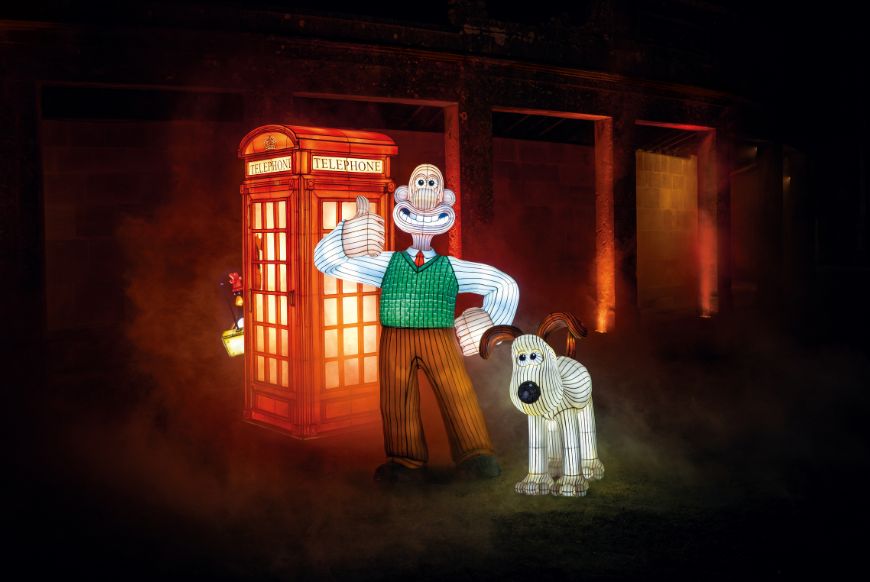 Wallace and Gromit in front of a red telephone box at Longleat